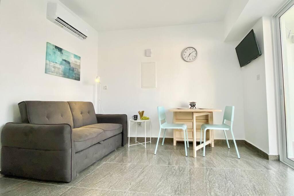 Ev Zin - Modern, Cozy, 1 Bed, Pool, 2 Balconies, A105 Apartment Paphos Ngoại thất bức ảnh